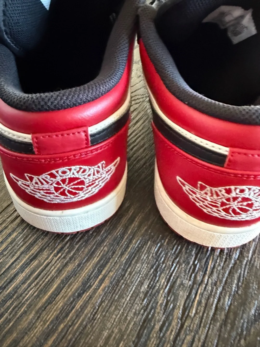 Nike Jordan 1 Low Bred Toe Size 11 Gym Red White Black Chicago